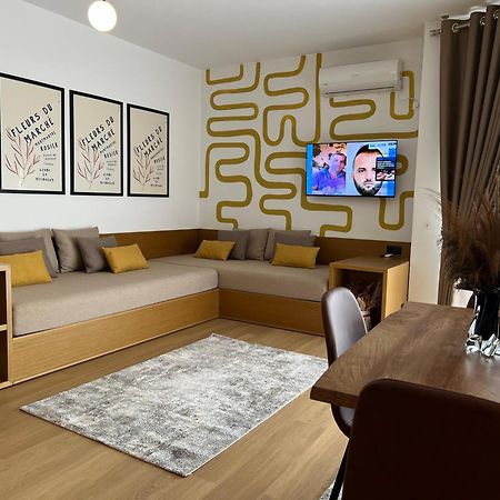 Flora Apartments Sarande Exterior photo