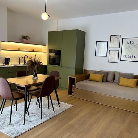 Flora Apartments Sarande Exterior photo