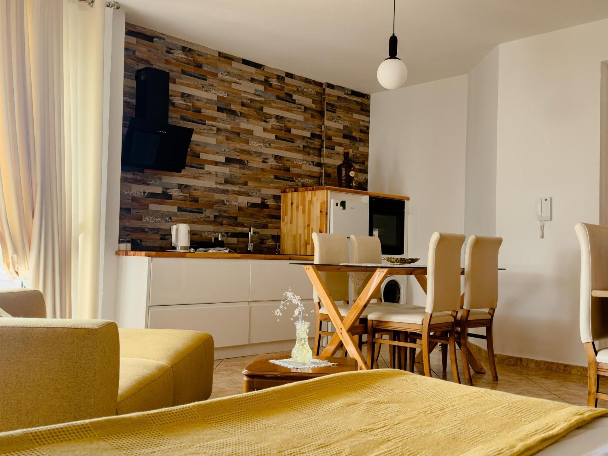 Flora Apartments Sarande Exterior photo