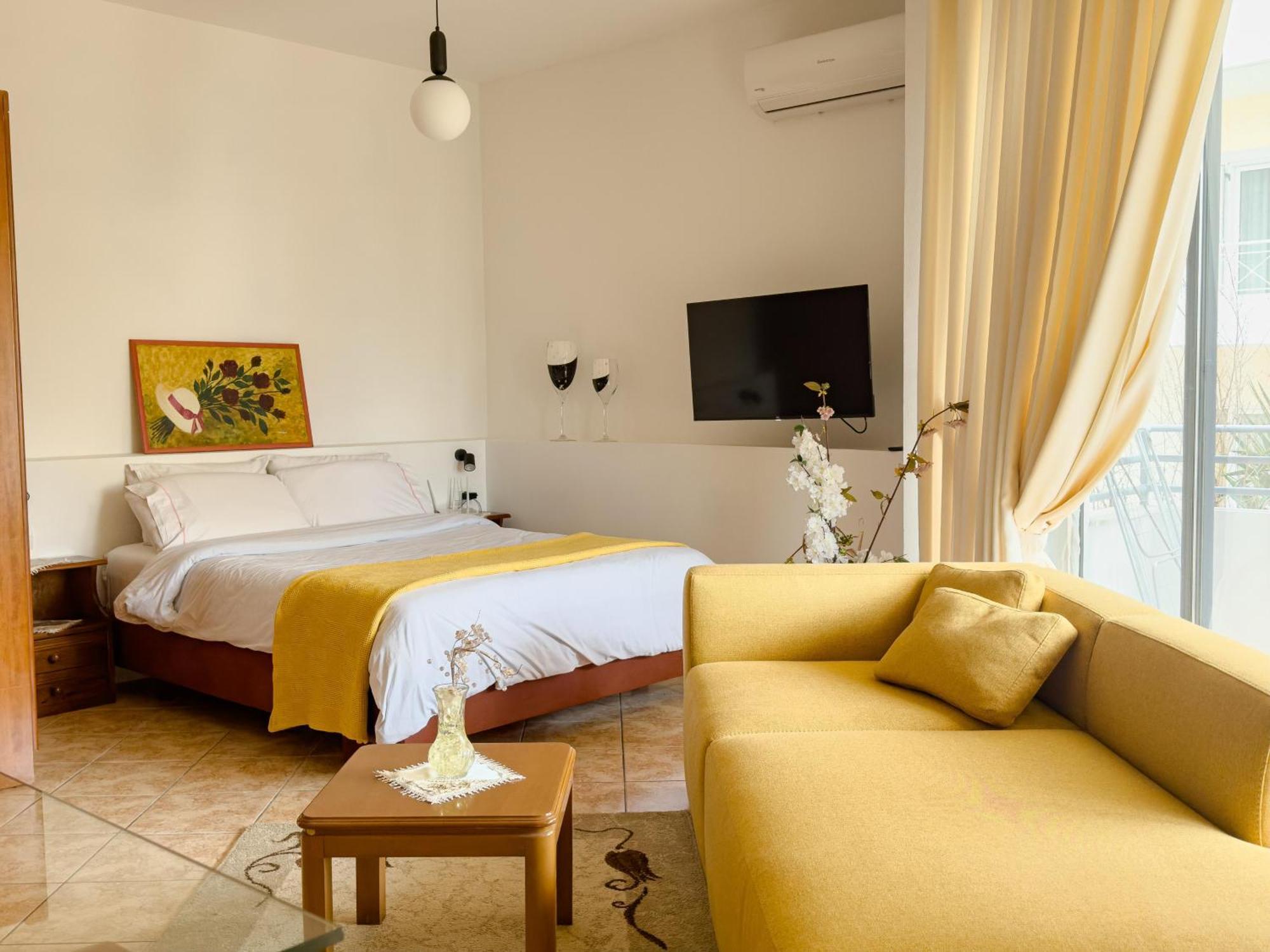 Flora Apartments Sarande Exterior photo