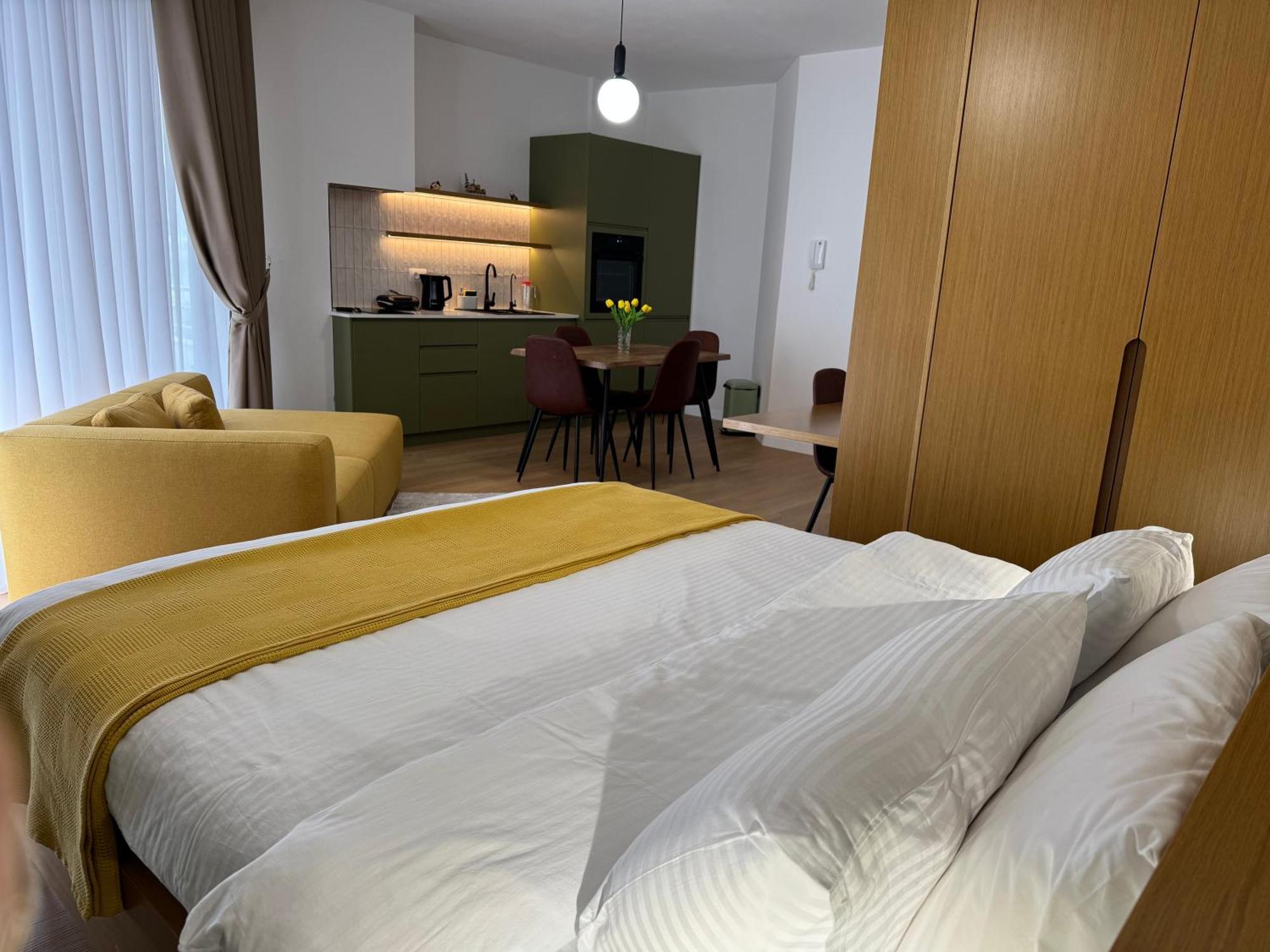Flora Apartments Sarande Exterior photo